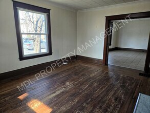 121 N Granger St in Saginaw, MI - Building Photo - Building Photo