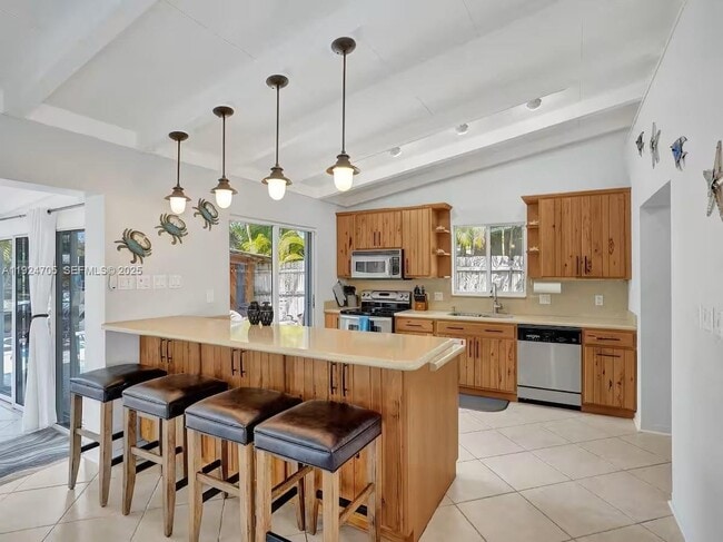 property at 2525 Gulfstream Ln