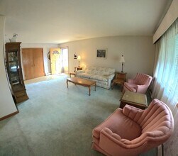 8847 N Ozanam Ave in Niles, IL - Building Photo - Building Photo