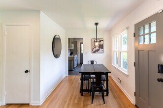 421 Moseley Dr in Charlottesville, VA - Building Photo - Building Photo