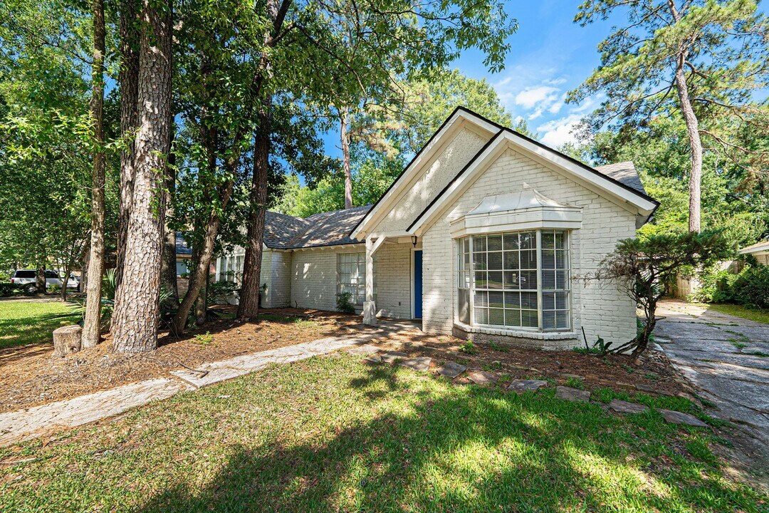 2078 Shadow Rock Dr in Humble, TX - Foto de edificio