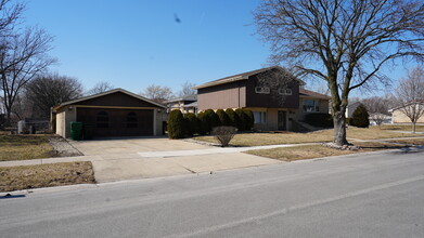 7405 160th Pl in Tinley Park, IL - Building Photo - Building Photo