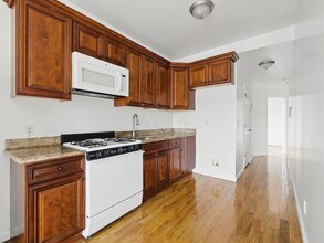 308 Ege Ave in Jersey City, NJ - Building Photo - Building Photo