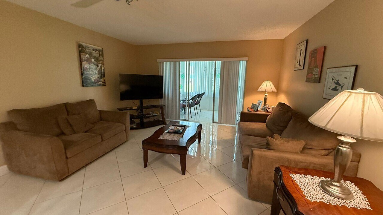 709 Lori Dr in Palm Springs, FL - Building Photo