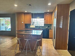 1710 Dorchester Dr in Nichols Hills, OK - Building Photo - Building Photo