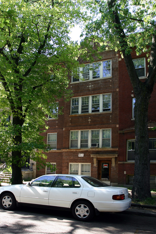 951 W Belden Ave in Chicago, IL - Foto de edificio - Building Photo