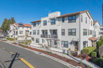 Centerville Station in Fremont, CA - Foto de edificio - Building Photo