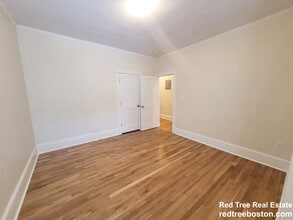 1575 Beacon St, Unit 3 in Brookline, MA - Building Photo - Building Photo