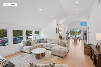 5 Halsey Ave in East Quogue, NY - Building Photo - Building Photo