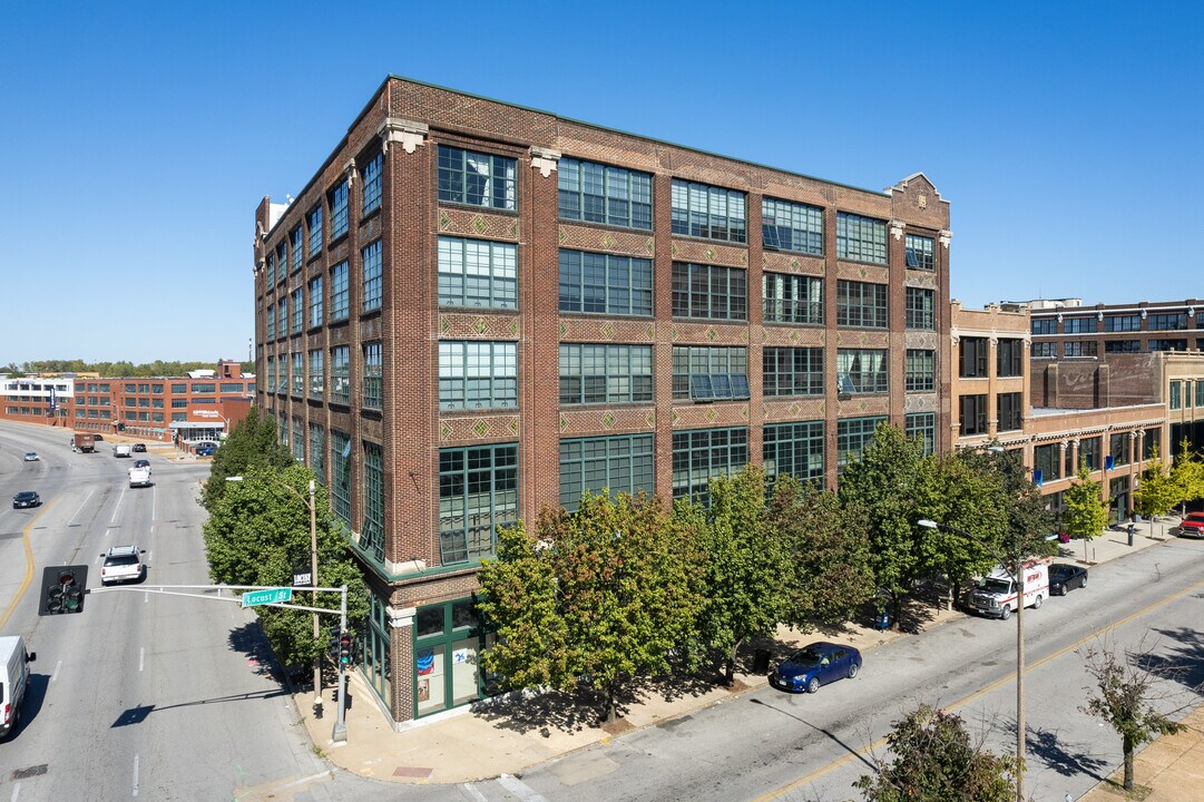 Westgate Lofts in St. Louis, MO - Building Photo