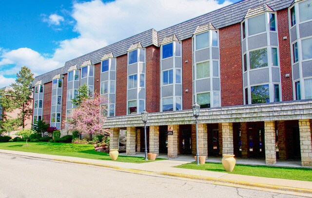 2500 Windsor Mall in Park Ridge, IL - Foto de edificio