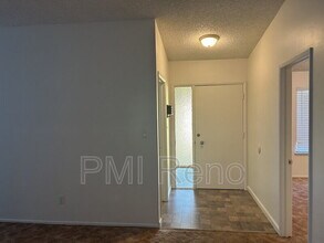 933 Glen Meadow Dr in Sparks, NV - Building Photo - Building Photo