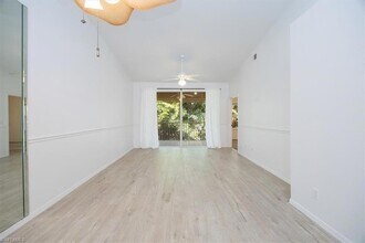 326 Bradstrom Cir, Unit F-202 in Naples, FL - Building Photo - Building Photo