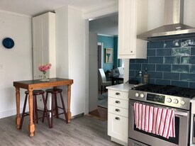 14 Bedlow Ave in Newport, RI - Building Photo