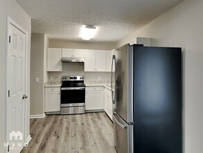 1016 Bridle Creek Dr in Flowery Branch, GA - Foto de edificio - Building Photo