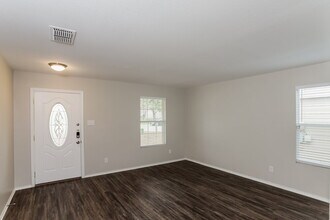 12807 Capri in San Antonio, TX - Building Photo - Building Photo