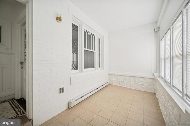 401 W Fisher Ave in Philadelphia, PA - Foto de edificio - Building Photo