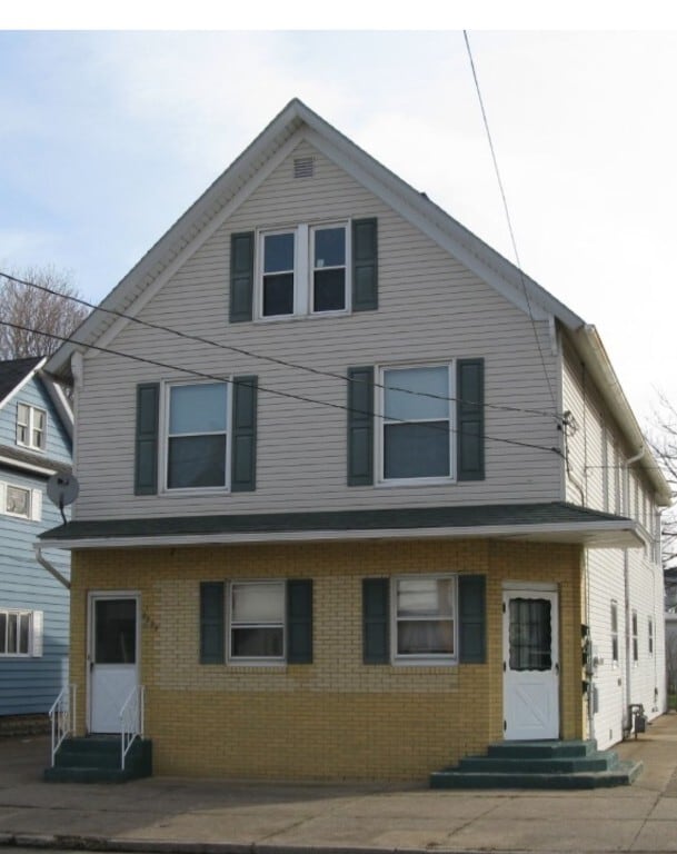 property at 2225 Poplar St
