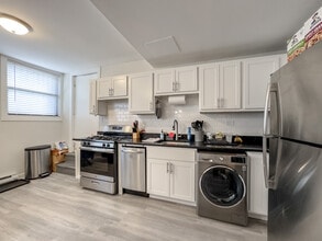 715 W Roscoe St, Unit J09P in Chicago, IL - Building Photo - Building Photo