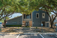 Ventana Ridge Apartments in Dallas, TX - Foto de edificio - Building Photo