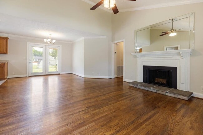 property at 975 Beech Bend Dr