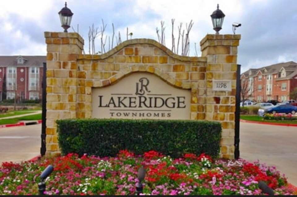 1198 Jones Butler Rd, Unit 105 in College Station, TX - Foto de edificio