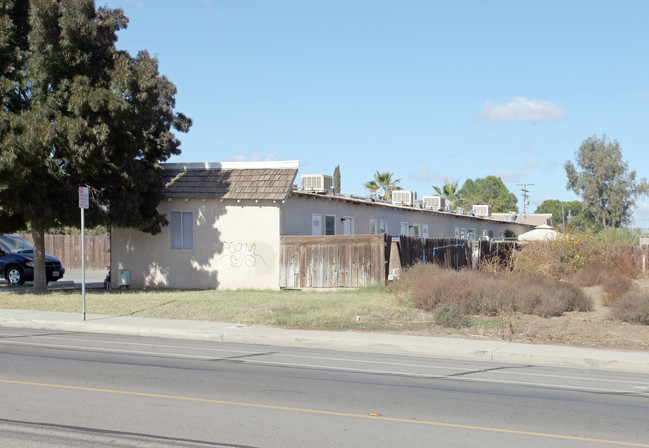 La casa grande Apartments in Hanford, CA - Building Photo - Building Photo