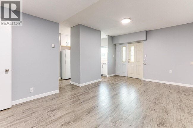 811 Duthie Ave in Burnaby, BC - Building Photo - Building Photo