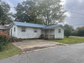 400 N Dillard St in Monticello, AR - Building Photo