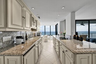 3590 S Ocean Blvd, Unit 703 in South Palm Beach, FL - Foto de edificio - Building Photo