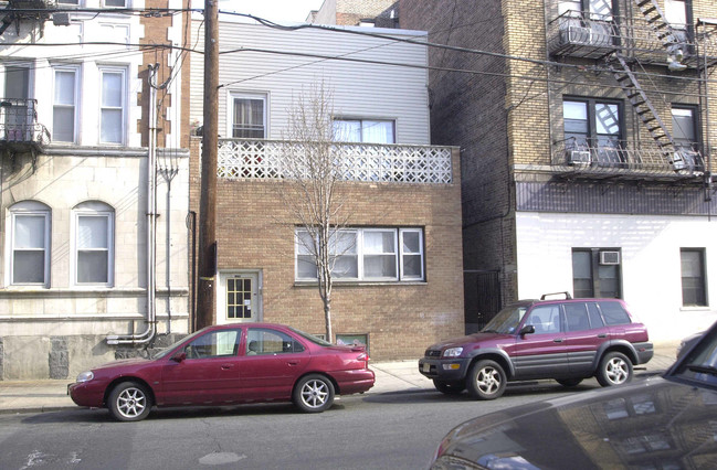 5106 Hudson Ave in West New York, NJ - Building Photo - Building Photo