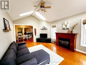 7275 Corrine Crescent in Mississauga, ON - Building Photo - Building Photo