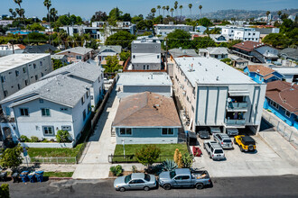 817 N Kingsley Dr in Los Angeles, CA - Building Photo - Building Photo