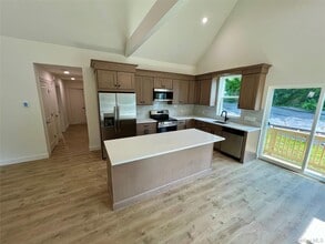 56 Hill St E in Wading River, NY - Building Photo - Building Photo