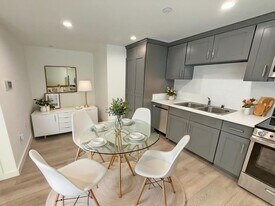 5308 Sepulveda Blvd in Los Angeles, CA - Building Photo