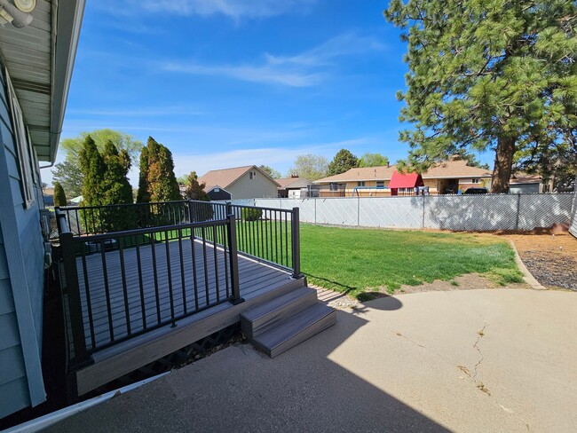 215 Cobblecreek Rd in North Salt Lake, UT - Building Photo - Building Photo