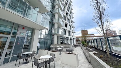 1289 Hornby St in Vancouver, BC - Building Photo - Building Photo