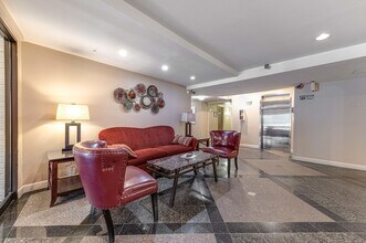 675 Grove Terrace in Elk Grove Village, IL - Foto de edificio - Building Photo