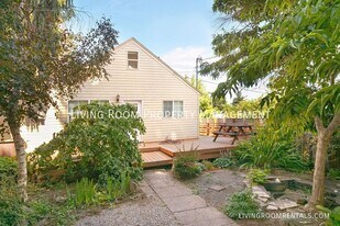 4403 N Albina Ave in Portland, OR - Building Photo