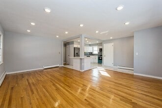 25 Genesee St in Hicksville, NY - Building Photo - Building Photo