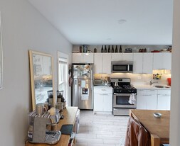 13 Pleasant St, Unit 2 in Cambridge, MA - Building Photo