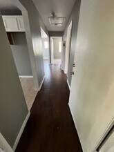 355 E 56th St in Los Angeles, CA - Foto de edificio - Building Photo
