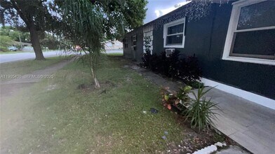 6390 Hayes St in Hollywood, FL - Building Photo - Building Photo