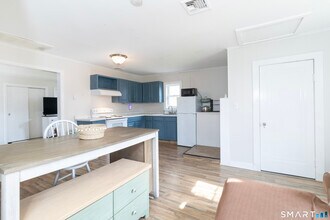 9 Wilcox Pl in Branford, CT - Building Photo - Building Photo