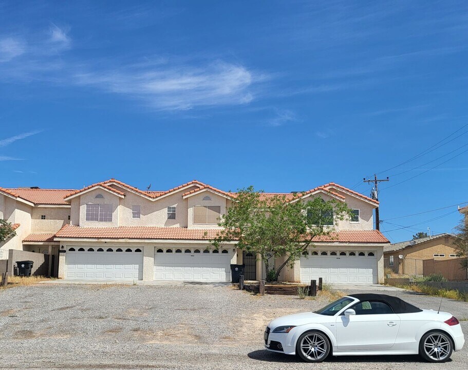 1032 Bourbon St in Pahrump, NV - Building Photo