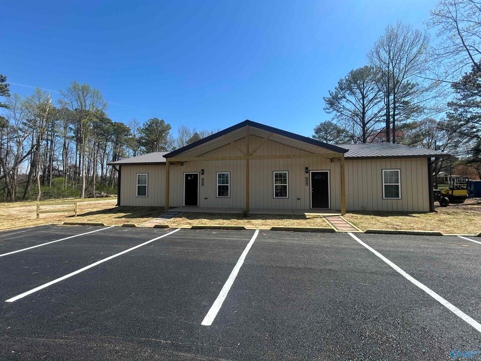208 Mat Morrow Rd in Arab, AL - Building Photo