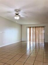 3469 NW 44th St, Unit 104 in Lauderdale Lakes, FL - Building Photo - Building Photo