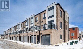 70 Kenesky Dr in Hamilton, ON - Building Photo