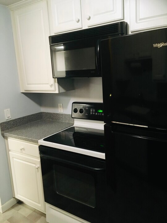47 Will Dr, Unit 110 in Canton, MA - Building Photo
