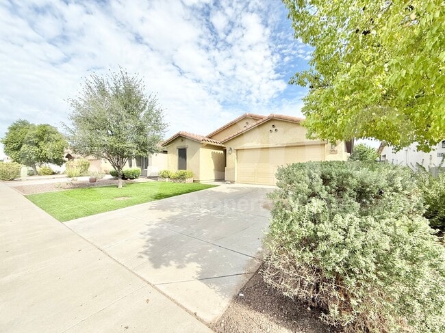 1032 E Daniella Dr in San Tan Valley, AZ - Building Photo - Building Photo